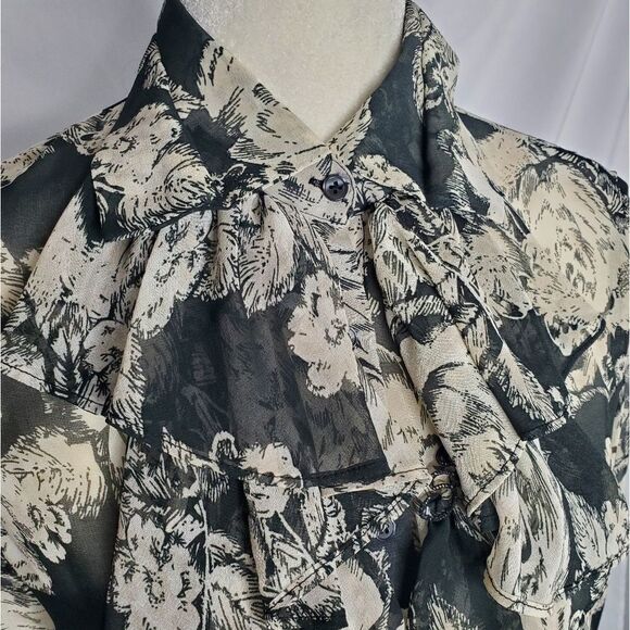 CABI #555 irresistible ruffle floral polyester top blouse‎ S - Picture 3 of 10